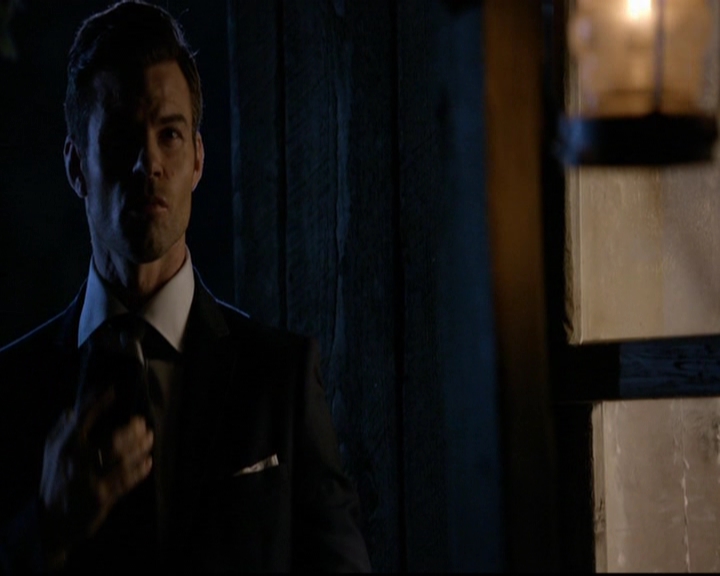 VampireDiariesWorld-dot-nl_TheOriginals_3x01ForTheMillemnium1322.jpg