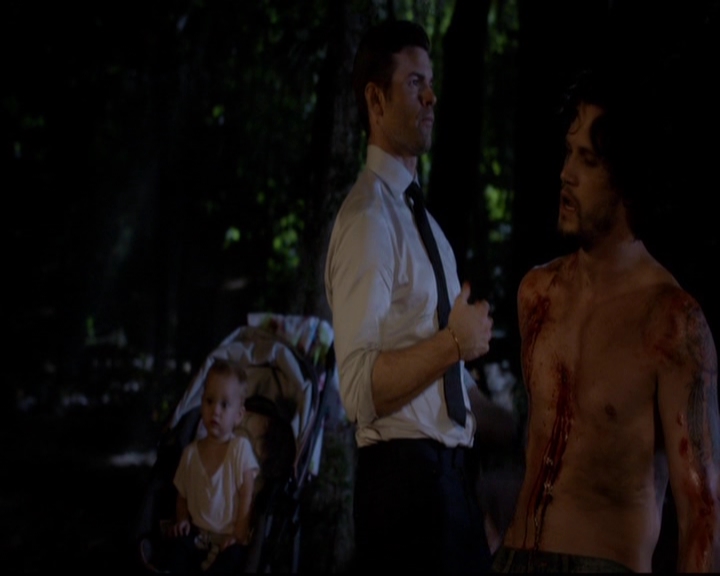 VampireDiariesWorld-dot-nl_TheOriginals_3x02YouHungTheMoon0125.jpg