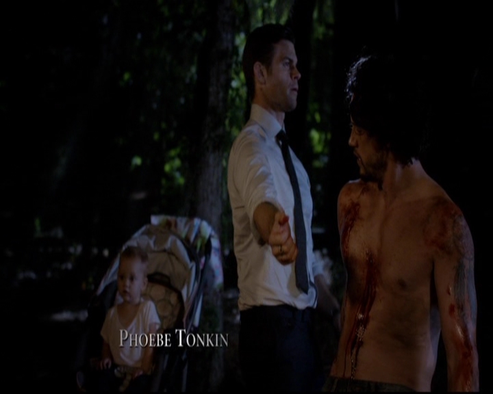 VampireDiariesWorld-dot-nl_TheOriginals_3x02YouHungTheMoon0127.jpg