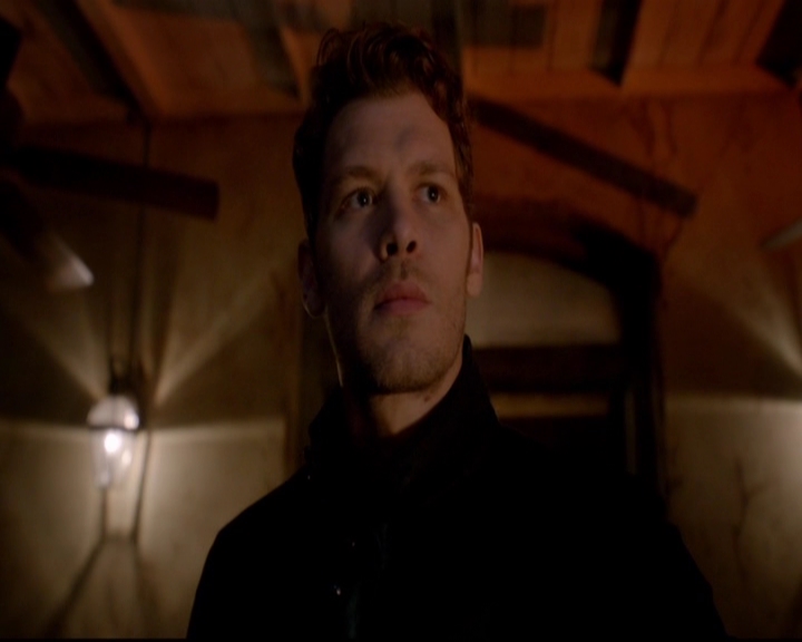 VampireDiariesWorld-dot-nl_TheOriginals_3x02YouHungTheMoon0341.jpg