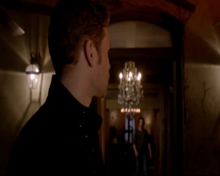 VampireDiariesWorld-dot-nl_TheOriginals_3x02YouHungTheMoon0346.jpg