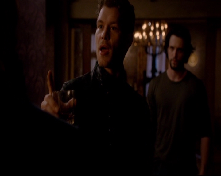 VampireDiariesWorld-dot-nl_TheOriginals_3x02YouHungTheMoon0377.jpg