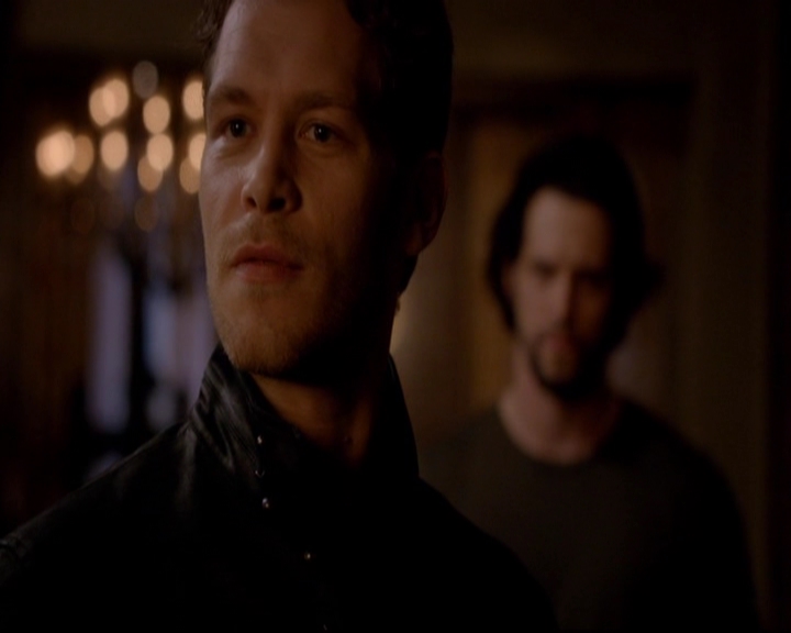 VampireDiariesWorld-dot-nl_TheOriginals_3x02YouHungTheMoon0381.jpg