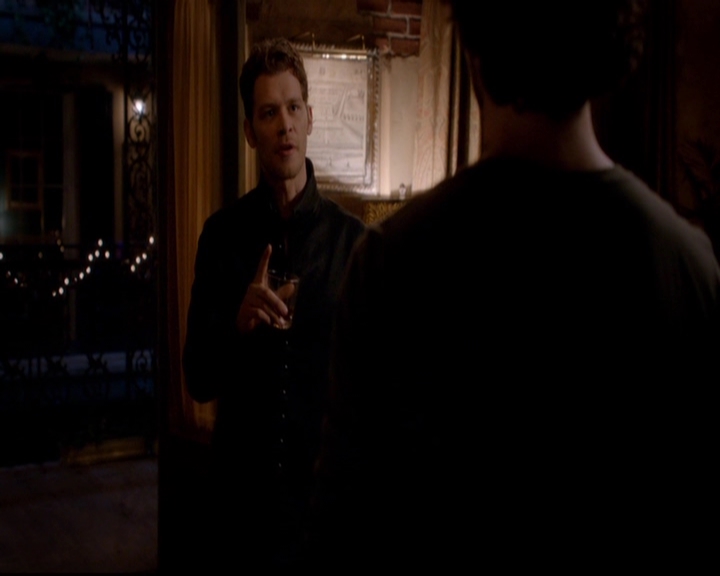 VampireDiariesWorld-dot-nl_TheOriginals_3x02YouHungTheMoon0400.jpg