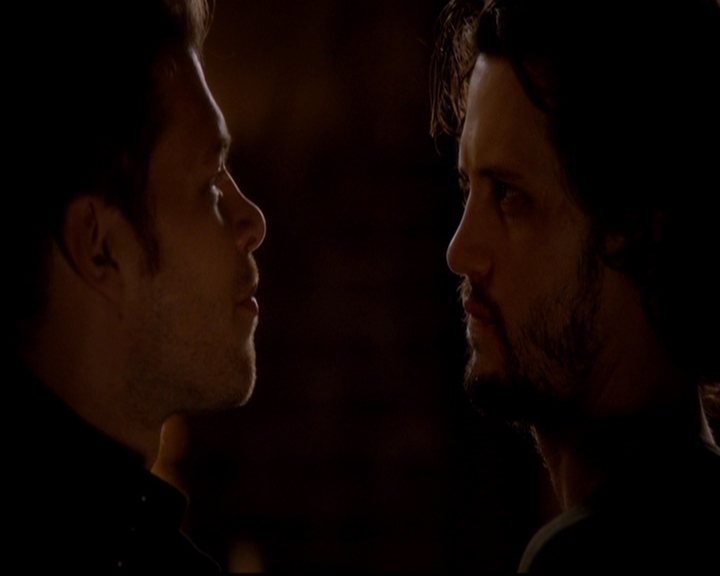 VampireDiariesWorld-dot-nl_TheOriginals_3x02YouHungTheMoon0409.jpg