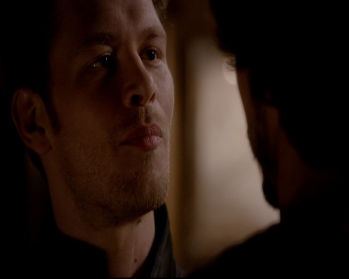 VampireDiariesWorld-dot-nl_TheOriginals_3x02YouHungTheMoon0411.jpg