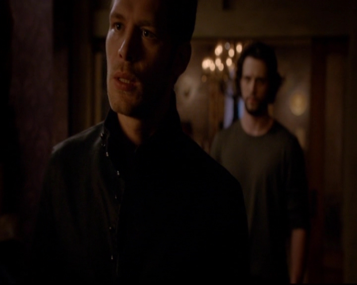 VampireDiariesWorld-dot-nl_TheOriginals_3x02YouHungTheMoon0417.jpg