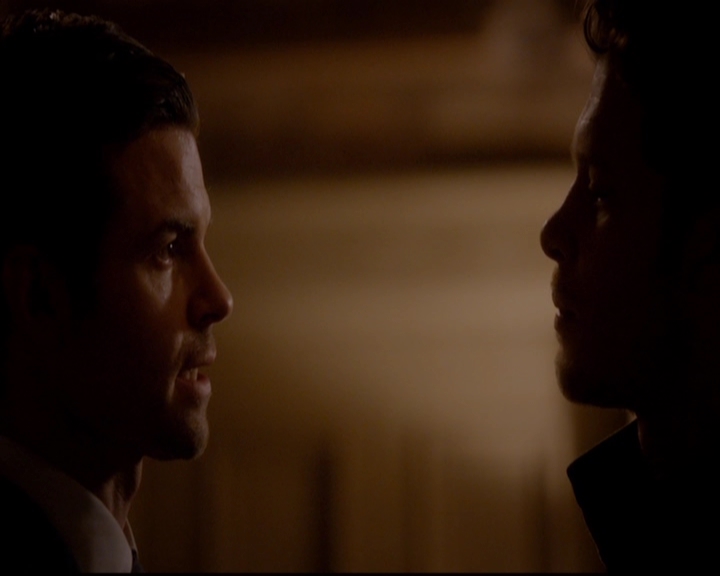 VampireDiariesWorld-dot-nl_TheOriginals_3x02YouHungTheMoon0421.jpg