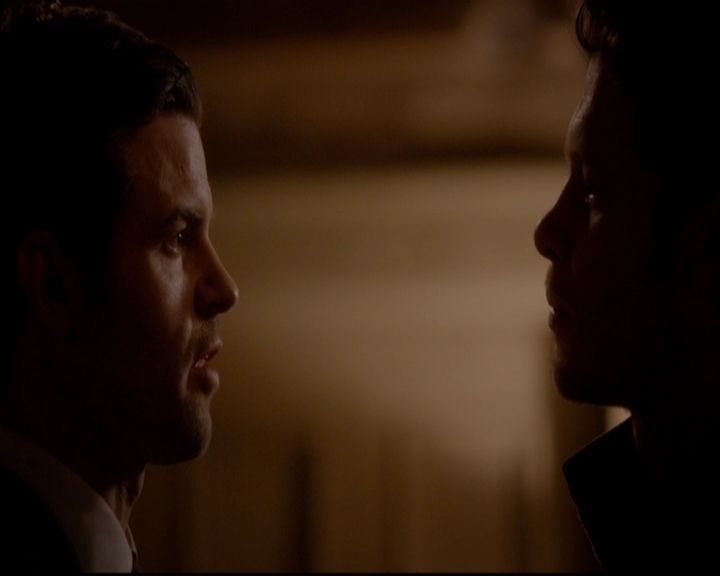 VampireDiariesWorld-dot-nl_TheOriginals_3x02YouHungTheMoon0422.jpg