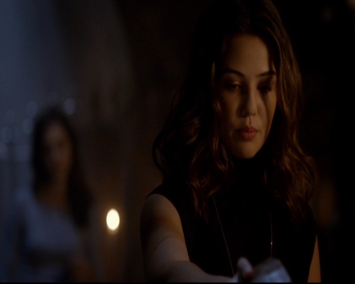 VampireDiariesWorld-dot-nl_TheOriginals_3x02YouHungTheMoon0456.jpg