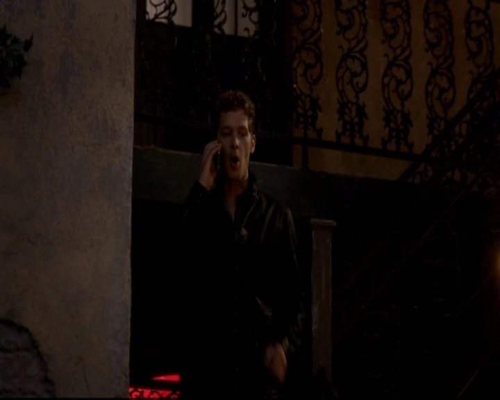 VampireDiariesWorld-dot-nl_TheOriginals_3x02YouHungTheMoon0506.jpg