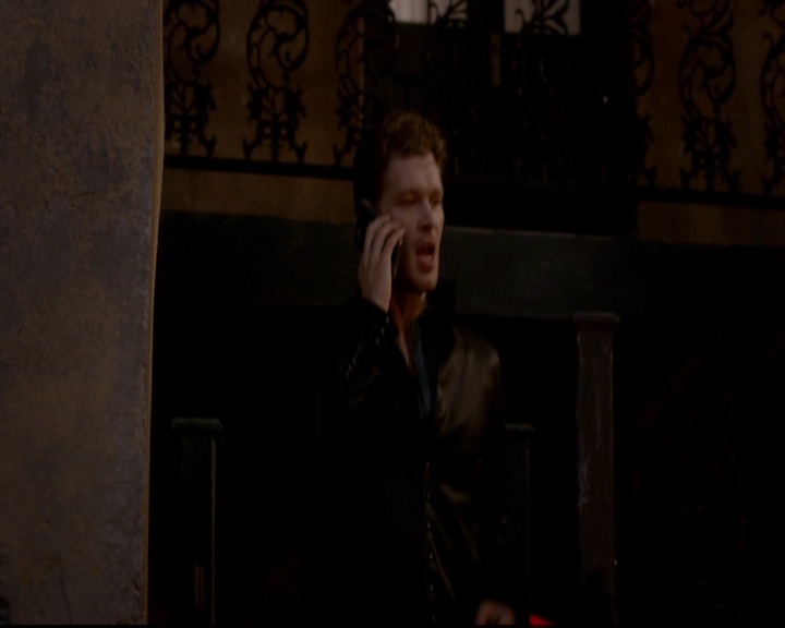 VampireDiariesWorld-dot-nl_TheOriginals_3x02YouHungTheMoon0507.jpg