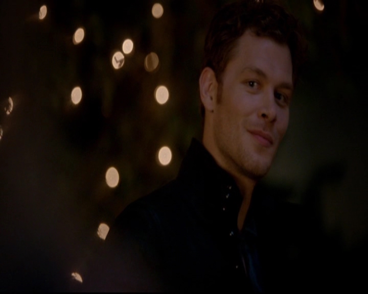 VampireDiariesWorld-dot-nl_TheOriginals_3x02YouHungTheMoon0512.jpg