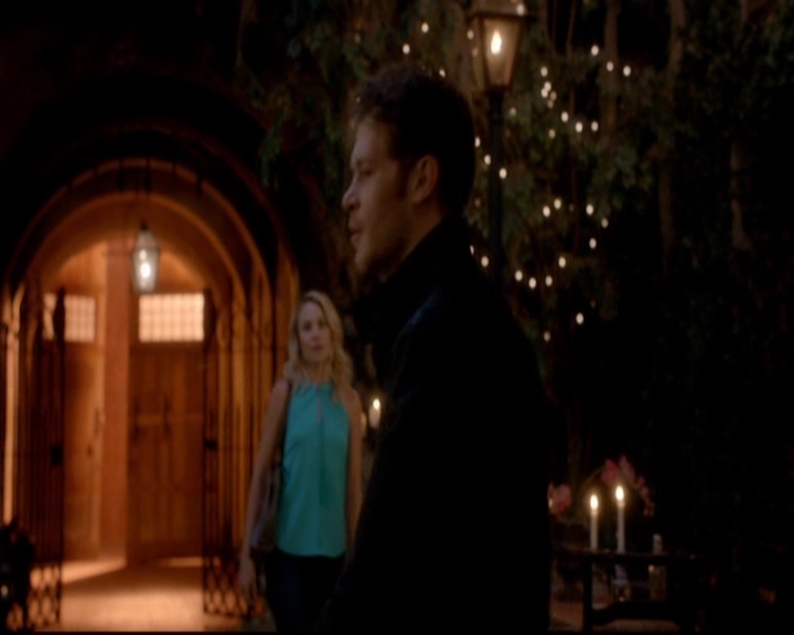 VampireDiariesWorld-dot-nl_TheOriginals_3x02YouHungTheMoon0514.jpg