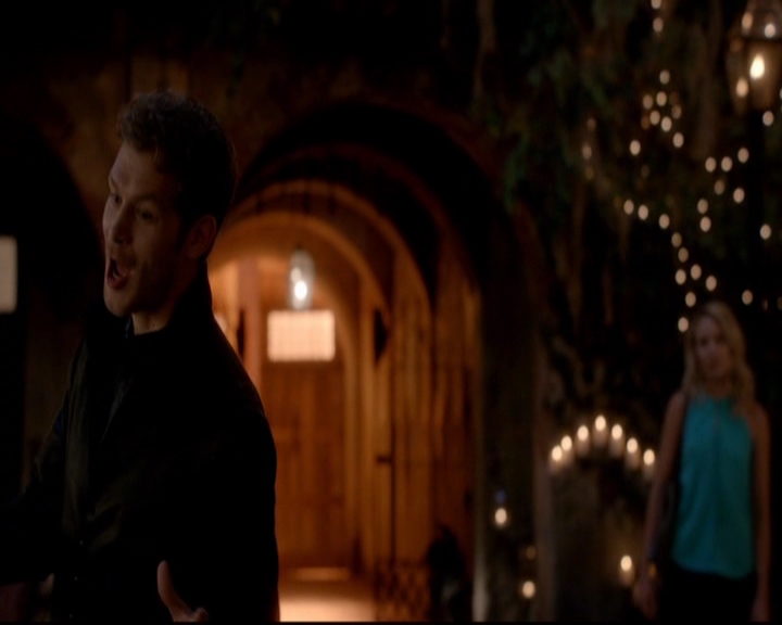 VampireDiariesWorld-dot-nl_TheOriginals_3x02YouHungTheMoon0516.jpg