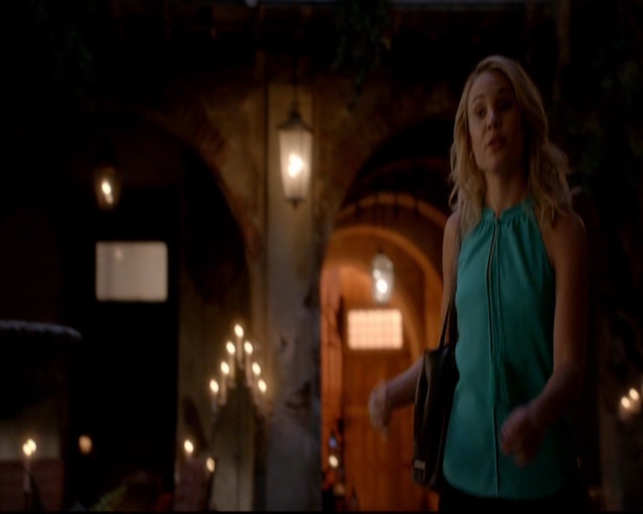 VampireDiariesWorld-dot-nl_TheOriginals_3x02YouHungTheMoon0520.jpg