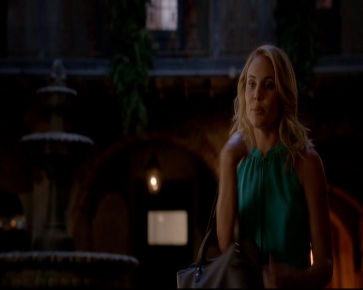 VampireDiariesWorld-dot-nl_TheOriginals_3x02YouHungTheMoon0521.jpg