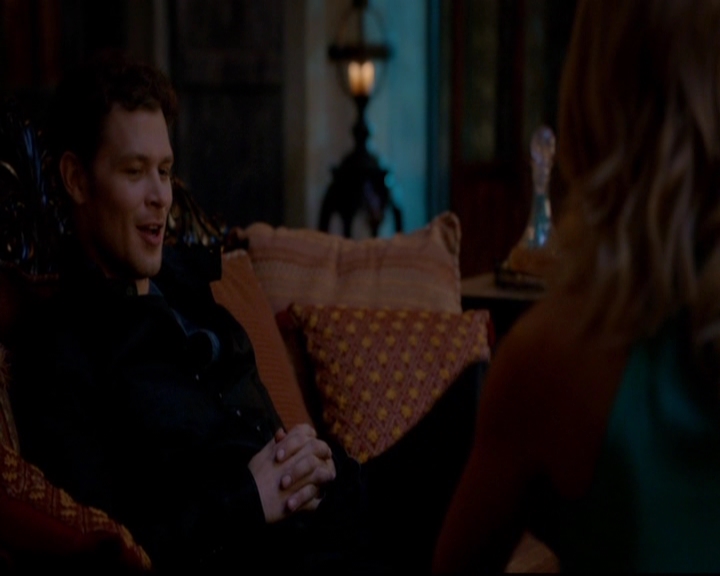 VampireDiariesWorld-dot-nl_TheOriginals_3x02YouHungTheMoon0523.jpg