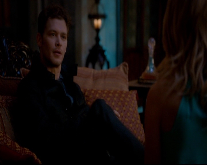 VampireDiariesWorld-dot-nl_TheOriginals_3x02YouHungTheMoon0524.jpg