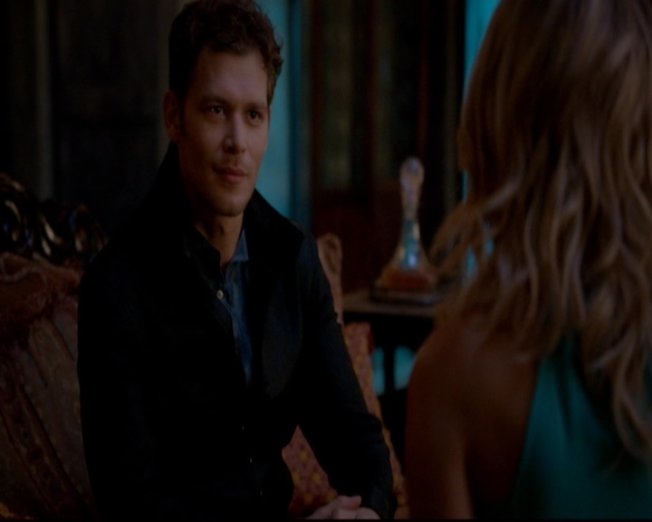 VampireDiariesWorld-dot-nl_TheOriginals_3x02YouHungTheMoon0525.jpg