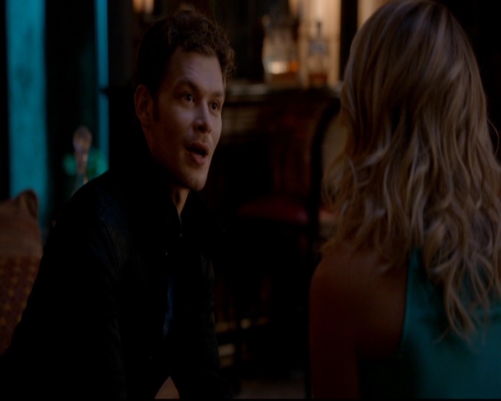 VampireDiariesWorld-dot-nl_TheOriginals_3x02YouHungTheMoon0551.jpg