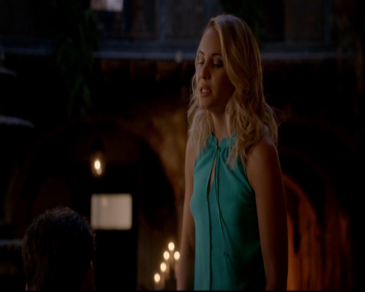 VampireDiariesWorld-dot-nl_TheOriginals_3x02YouHungTheMoon0555.jpg