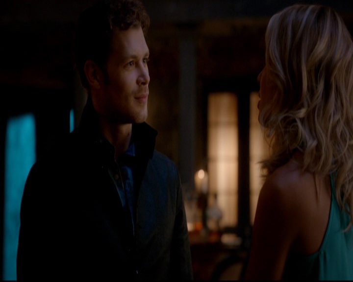 VampireDiariesWorld-dot-nl_TheOriginals_3x02YouHungTheMoon0559.jpg