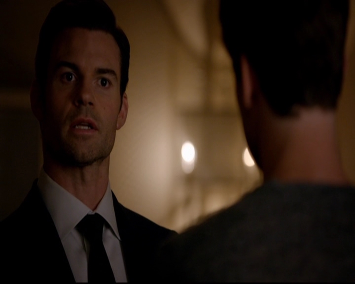 VampireDiariesWorld-dot-nl_TheOriginals_3x02YouHungTheMoon0606.jpg