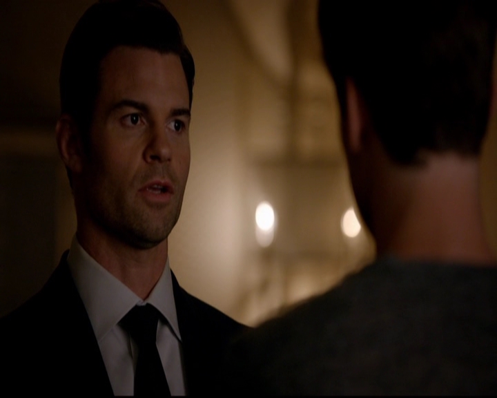 VampireDiariesWorld-dot-nl_TheOriginals_3x02YouHungTheMoon0607.jpg