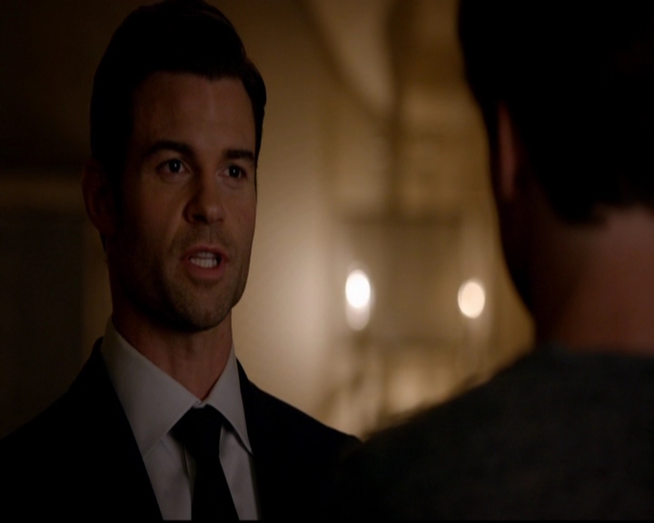 VampireDiariesWorld-dot-nl_TheOriginals_3x02YouHungTheMoon0609.jpg