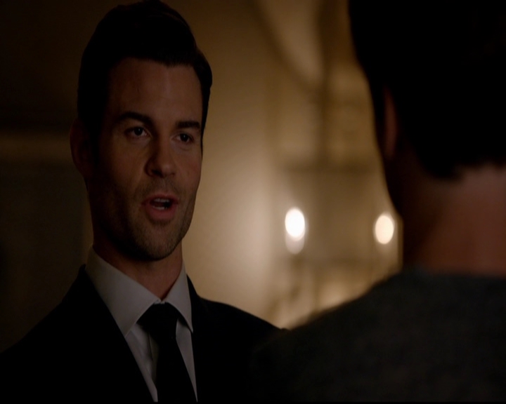 VampireDiariesWorld-dot-nl_TheOriginals_3x02YouHungTheMoon0618.jpg