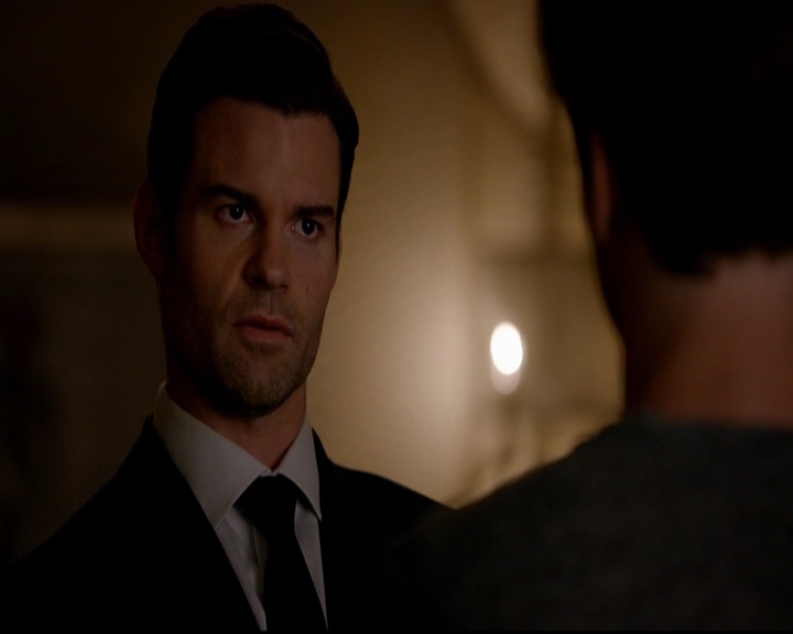 VampireDiariesWorld-dot-nl_TheOriginals_3x02YouHungTheMoon0621.jpg