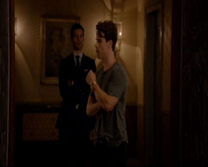 VampireDiariesWorld-dot-nl_TheOriginals_3x02YouHungTheMoon0625.jpg