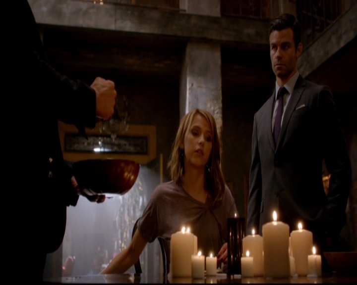 VampireDiariesWorld-dot-nl_TheOriginals_3x02YouHungTheMoon2085.jpg