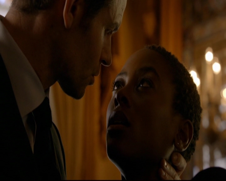 VampireDiariesWorld-dot-nl_TheOriginals_3x03IllSeeYouInHellOrNewOrleans1502.jpg