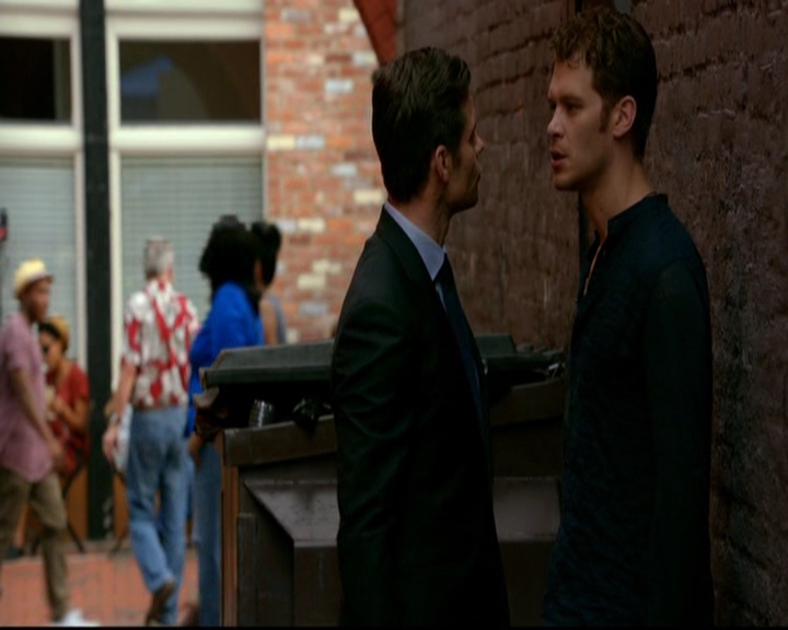 VampireDiariesWorld-dot-nl_TheOriginals_3x03IllSeeYouInHellOrNewOrleans1974.jpg