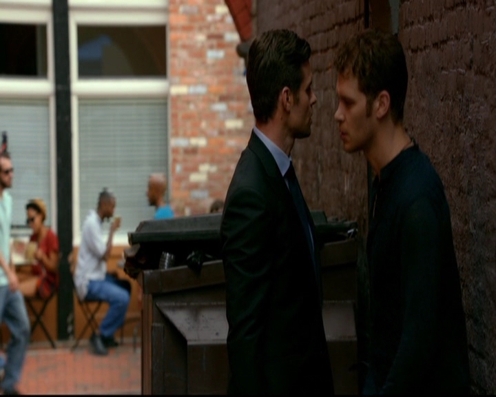 VampireDiariesWorld-dot-nl_TheOriginals_3x03IllSeeYouInHellOrNewOrleans1976.jpg