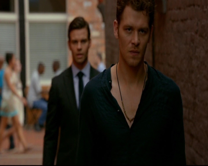 VampireDiariesWorld-dot-nl_TheOriginals_3x03IllSeeYouInHellOrNewOrleans1978.jpg