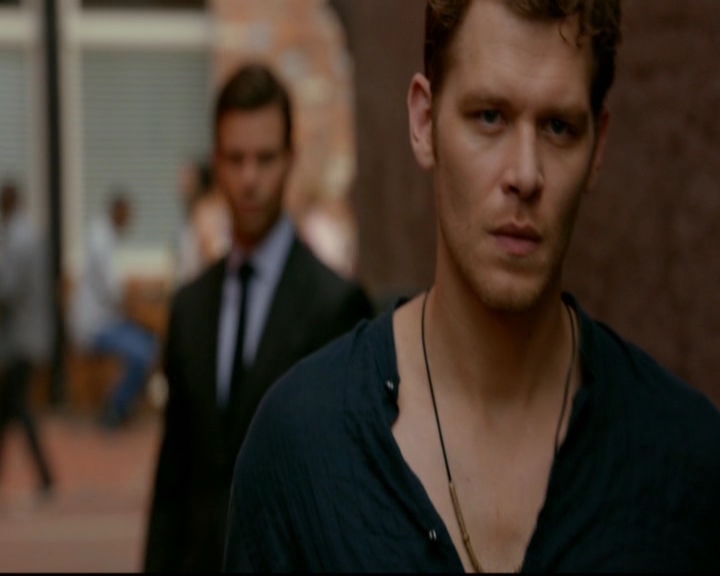 VampireDiariesWorld-dot-nl_TheOriginals_3x03IllSeeYouInHellOrNewOrleans1979.jpg