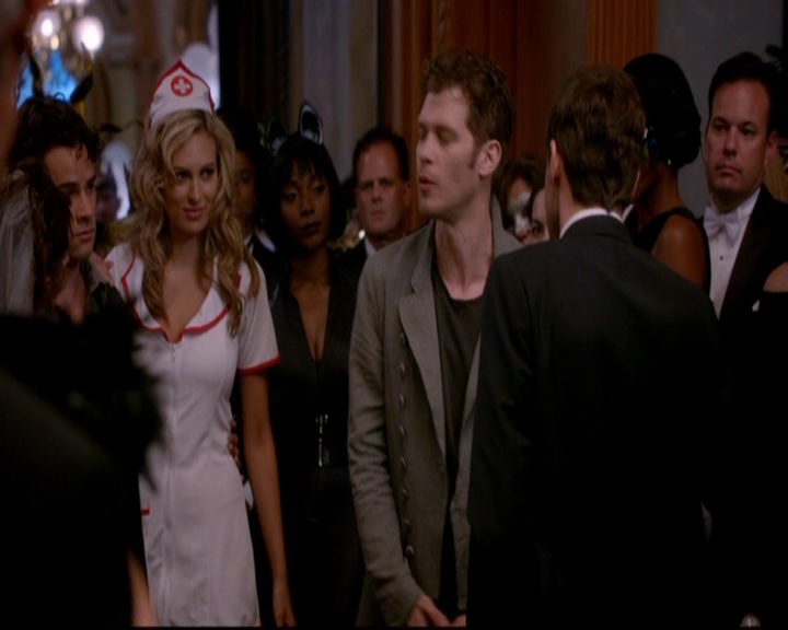 VampireDiariesWorld-dot-nl_TheOriginals_3x04AWalkOnTheWildSide1412.jpg