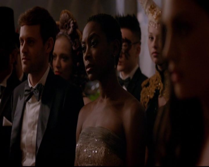 VampireDiariesWorld-dot-nl_TheOriginals_3x04AWalkOnTheWildSide1711.jpg