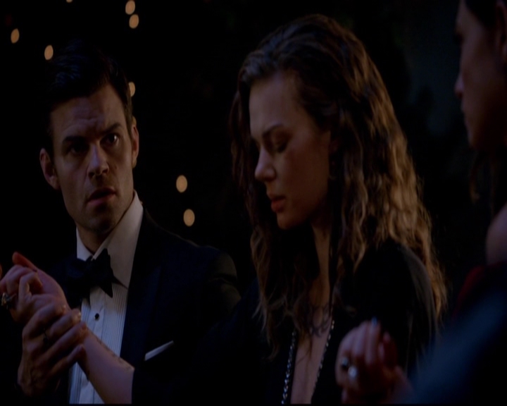 VampireDiariesWorld-dot-nl_TheOriginals_3x04AWalkOnTheWildSide1995.jpg