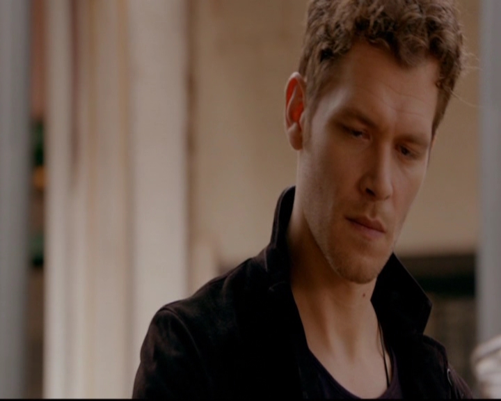 VampireDiariesWorld-dot-nl_TheOriginals_3x05TheAxemansLetters0390.jpg