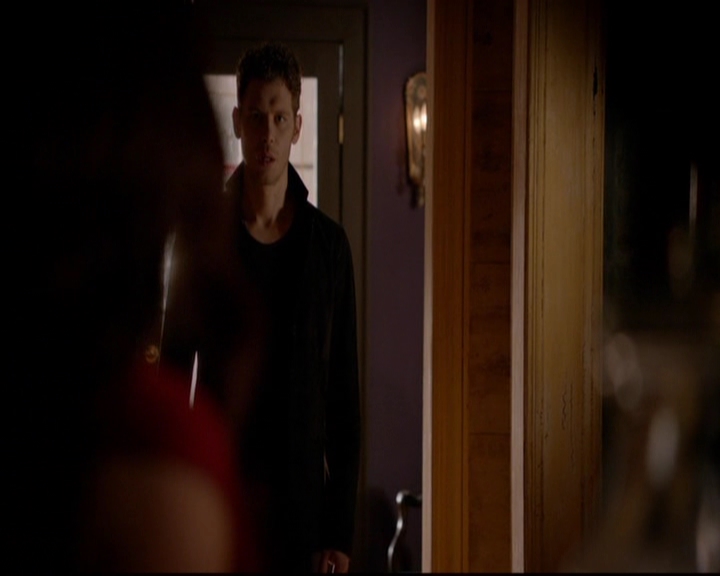 VampireDiariesWorld-dot-nl_TheOriginals_3x05TheAxemansLetters0416.jpg