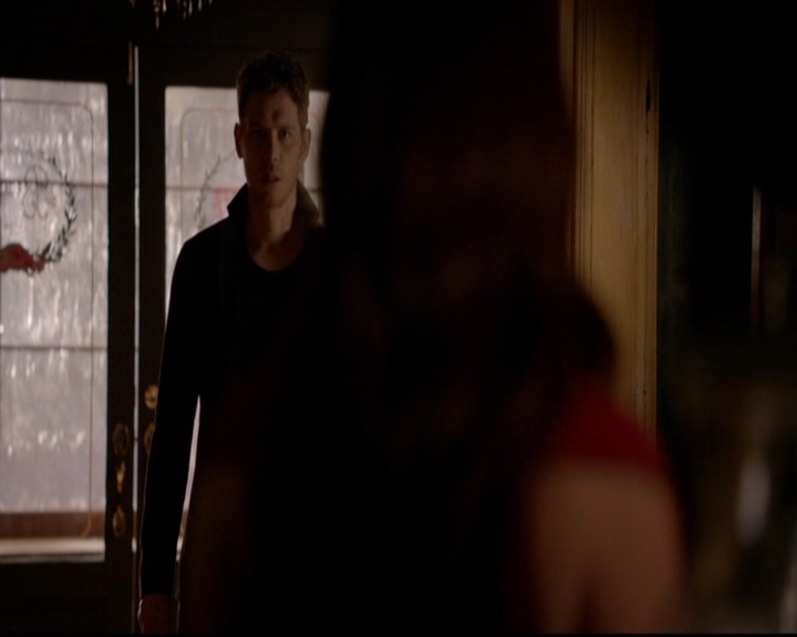 VampireDiariesWorld-dot-nl_TheOriginals_3x05TheAxemansLetters0417.jpg