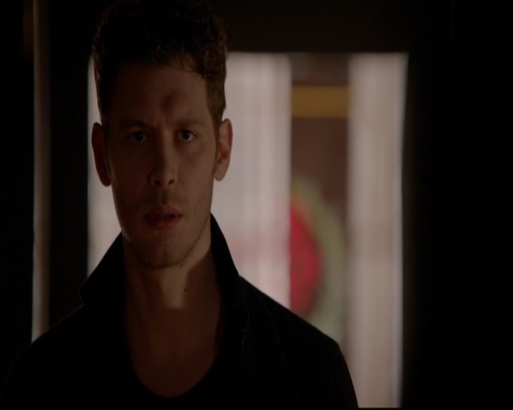 VampireDiariesWorld-dot-nl_TheOriginals_3x05TheAxemansLetters0421.jpg