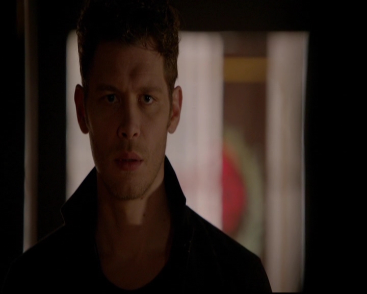 VampireDiariesWorld-dot-nl_TheOriginals_3x05TheAxemansLetters0424.jpg