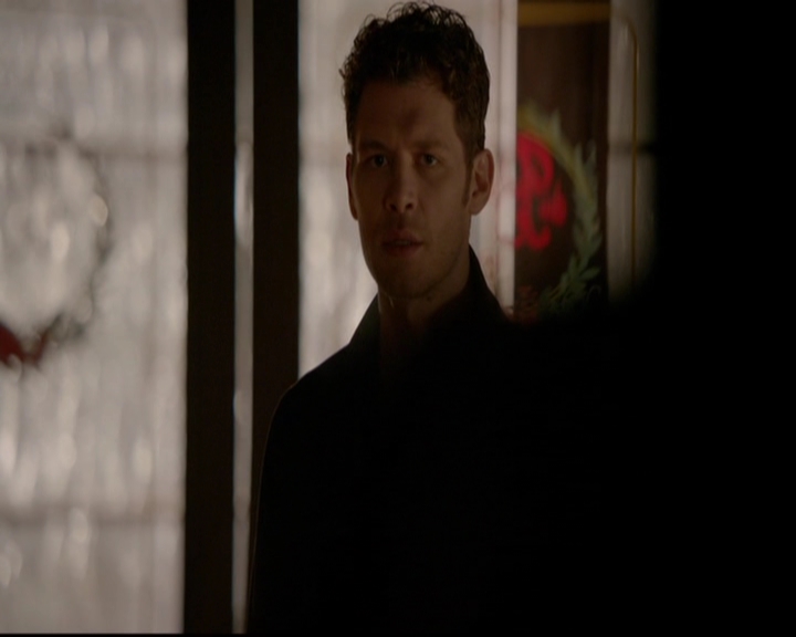 VampireDiariesWorld-dot-nl_TheOriginals_3x05TheAxemansLetters0525.jpg