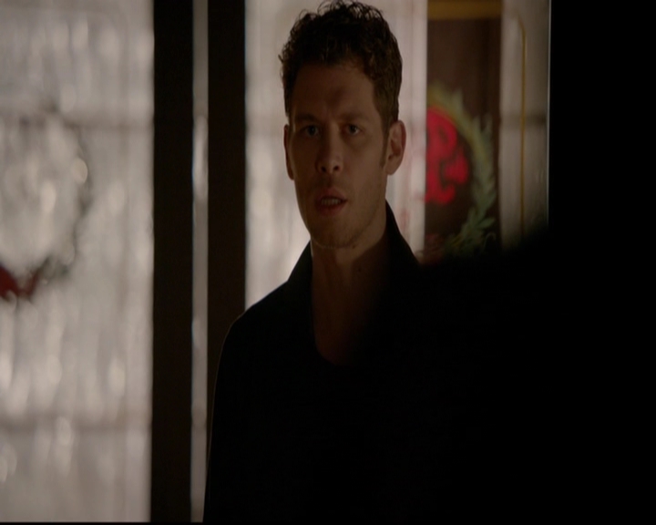 VampireDiariesWorld-dot-nl_TheOriginals_3x05TheAxemansLetters0526.jpg