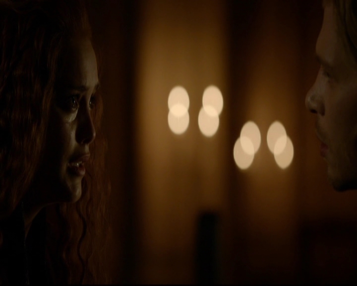 VampireDiariesWorld-dot-nl_TheOriginals_3x05TheAxemansLetters0601.jpg